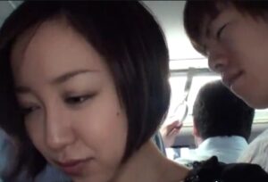 篠田ゆう｜人妻×バス痴漢｜触られて発情しちゃった奥さまが、痴漢男を受け入れて和姦SEX