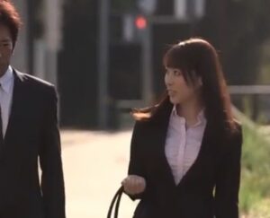 本田岬｜巨乳人妻OLを自宅に連れ込んでハメ犯して寝取る中年上司