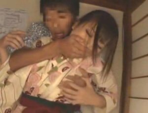 温泉宿×ほろ酔い強姦｜飲みすぎて寝ている浴衣美女を、ハメ犯して鬼ピストンする鬼畜男