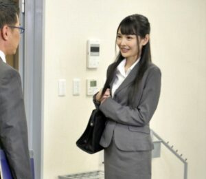 跡美しゅり｜リクルート女子×輪姦｜ロリ系の新入女子社員を犯しまくる男性社員たち