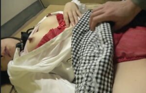 雑居ビル×酔っ払い娘｜乳首を勃起させて泥酔する美女。意識がないので肉チンポぶち込んで・・・