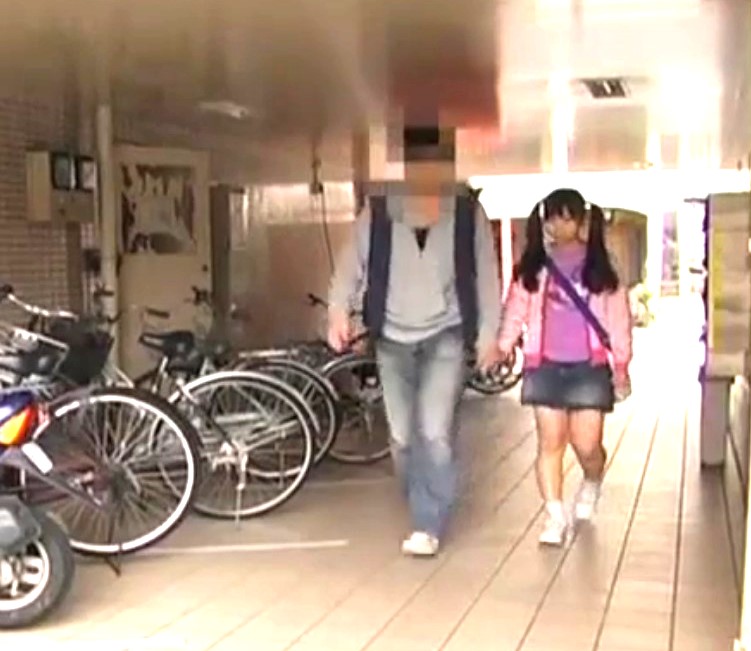 アウロリJS×誘拐｜家出らしいひよこ少女を自宅に誘い込んで、大人チンポをぶち込んで犯すロリコン男