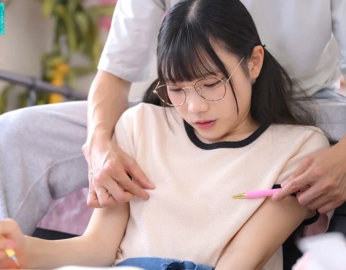 望実かなえ｜ひよこJC義妹×チクハラ調教×孕ませ近親相姦｜ちっぱいロリ妹の乳首を毎日いじくり続ける兄。最初は嫌みたいだったがヨダレを垂らし淫乱女子に豹変したｗ