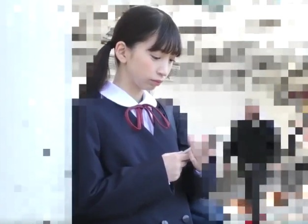 冬愛ことね｜通学アウロリ少女×電車痴漢＆盗撮｜ひよこJKがスカートの中に手を入れられ、まんこをくちゅくちゅ犯されても無抵抗