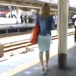 粘着わいせつ痴漢×通勤OL×集団レイプ｜駅のホームから美女OLをストーキングして車内で痴漢する