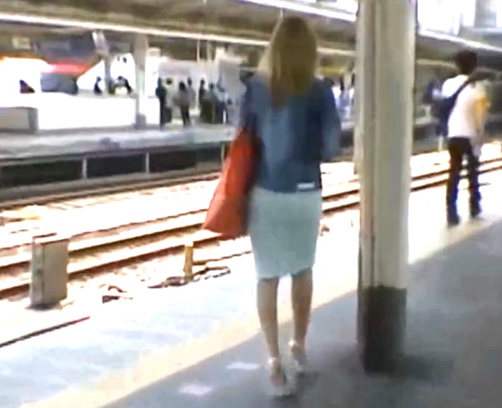 粘着わいせつ痴漢×通勤OL×集団レイプ｜駅のホームから美女OLをストーキングして車内で痴漢する
