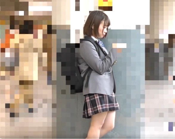 ガチ本物痴漢？×暗視カメラ盗撮｜素人JK娘を電車の中でわいせつ行為。パンツをずらして思春期まんこをくちゅくちゅ